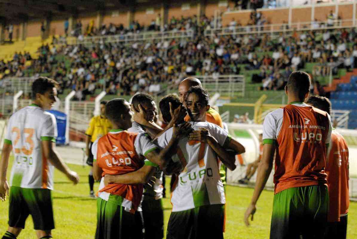 Fotos de Caldense x Amrica, jogo disputado em Poos de Caldas, pela terceira rodada do Campeonato Mineiro