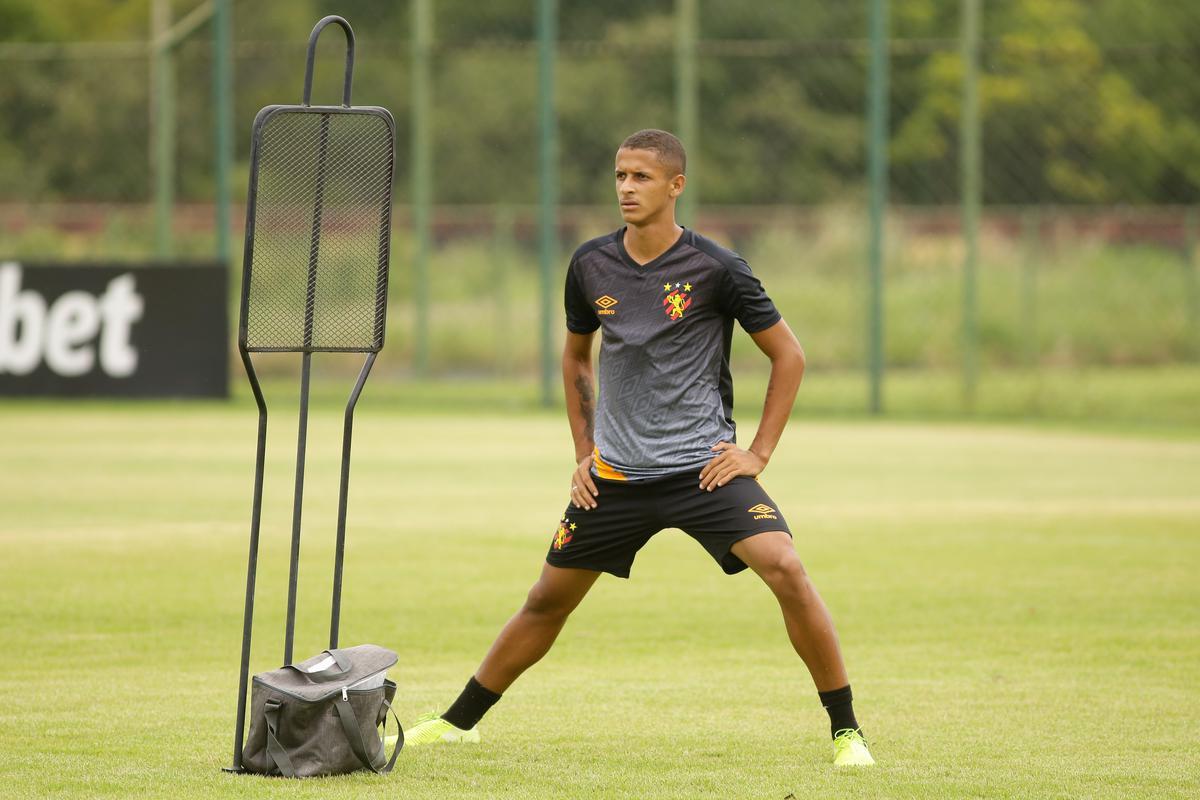 No primeiro trabalho, houve um treinamento tático, que exigia troca de passes e triangulações dos jogadores, com o elenco dividido em grupos de três atletas cada. Em seguida, os jogadores foram divididos em dois grupos no mesmo campo para o trabalho específico por setores de defesa e ataque. De um lado, os zagueiros, laterais e volantes participaram de um treino tático de posicionamento com o auxiliar Daniel Cerqueira. Do outro, os meias e atacantes fizeram um trabalho específico de passe e finalização sob o comando do técnico Daniel Paulista.
