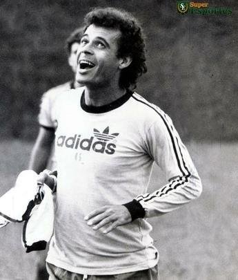 Atacante Joãozinho, do Cruzeiro, em treino na Toca da Raposa no ano de 1985