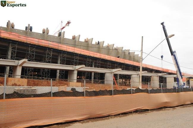 22/06/2012 - Montagem da nova esplanada do Mineiro em fase avanada.