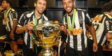 Com a taa do ttulo da Copa do Brasil de 2014