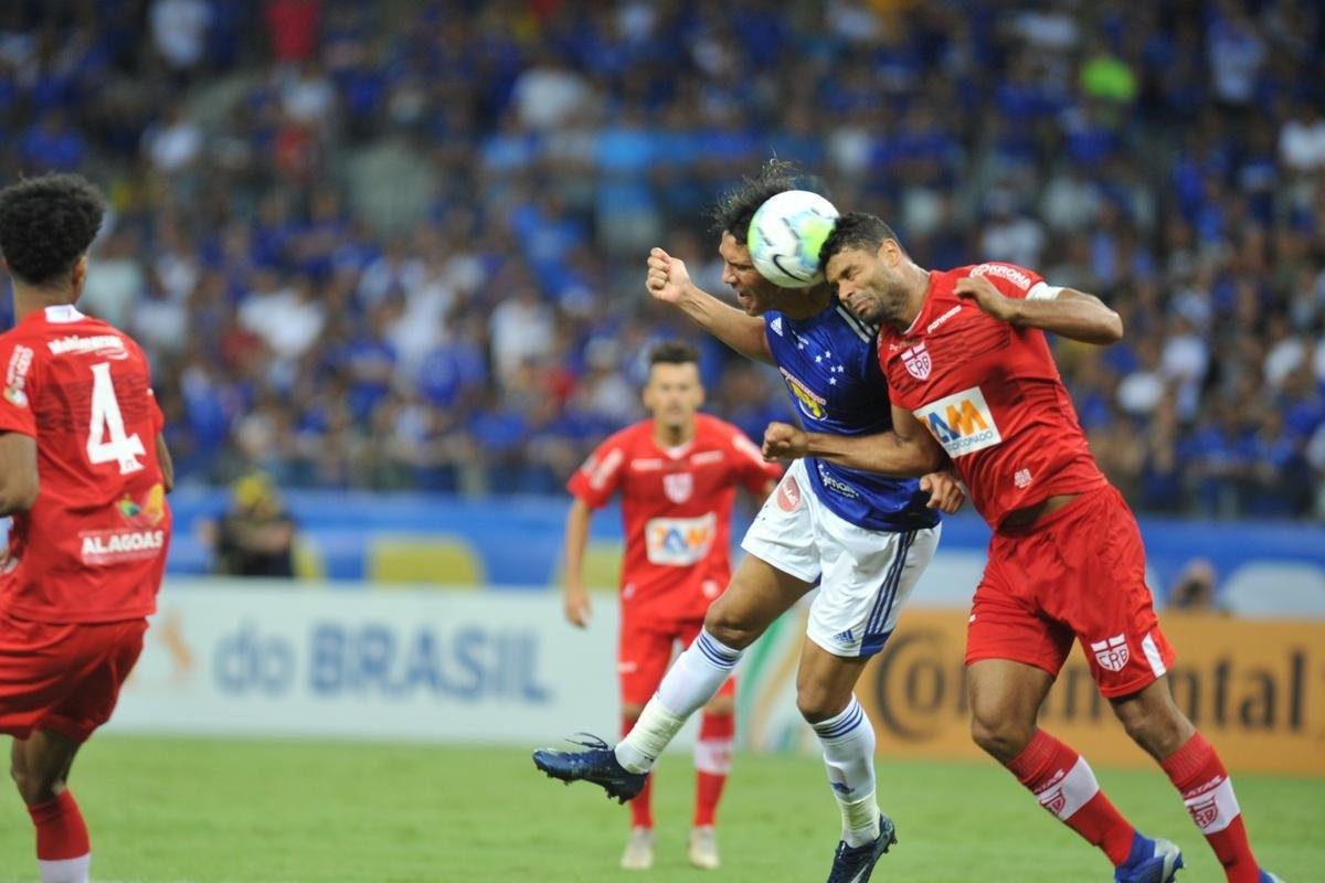 Cruzeiro enfrentou o CRB no Mineiro