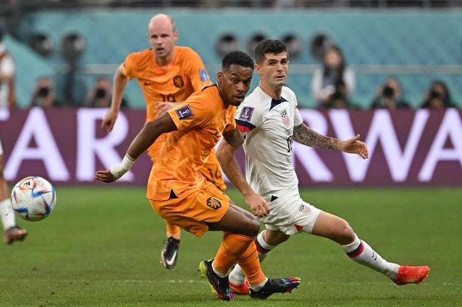 Lances do jogo entre Holanda e Estados Unidos pelas oitavas de final da Copa do Mundo.