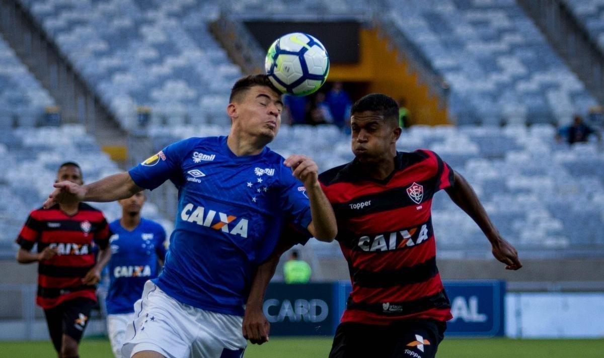 Pelo Brasileiro Sub-20, Cruzeiro derrotou Vitria por 1 a 0, no Mineiro, com gol de Ronaldo