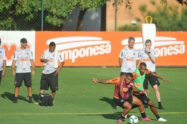 Veja fotos do treino na Cidade do Galo 