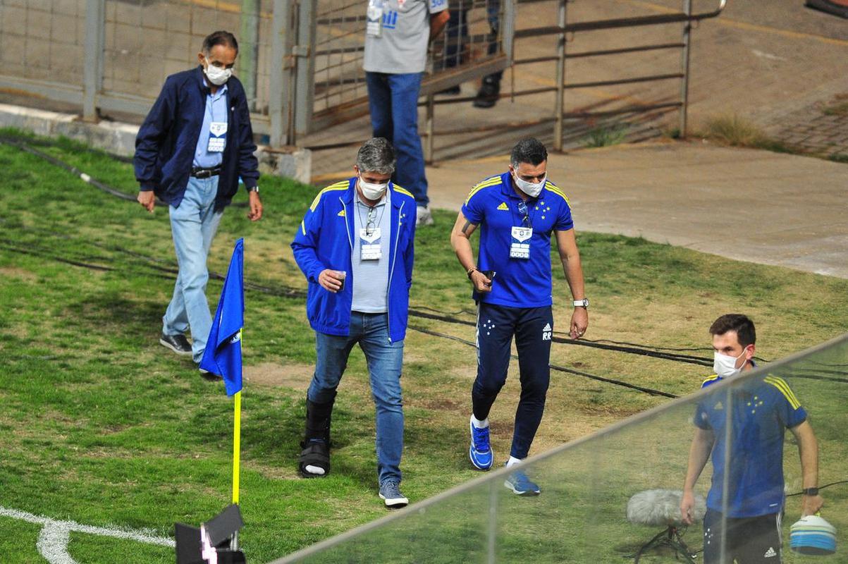 Fotos do duelo entre Cruzeiro e Vitria, no Independncia, em Belo Horizonte, pela 17 rodada da Srie B do Campeonato Brasileiro