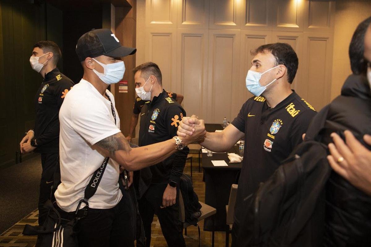 Jogadores se apresentam  Seleo Brasileira