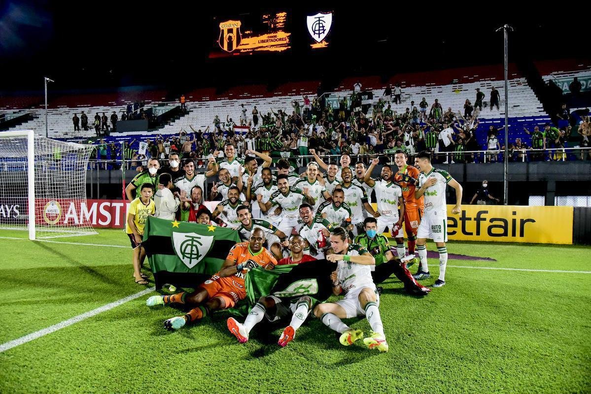 No jogo da volta, o Amrica conquistou a classificao  terceira fase da pr-Libertadores com vitria heroica sobre o Guaran. O Coelho saiu perdendo no Defensores del Chaco por 2 a 0, mas reagiu e venceu por 3 a 2, com dois gols de Wellington Paulista e Pedrinho. Com o resultado, a definio foi para a disputa de pnaltis, vencida pelo time mineiro por 5 a 4. 