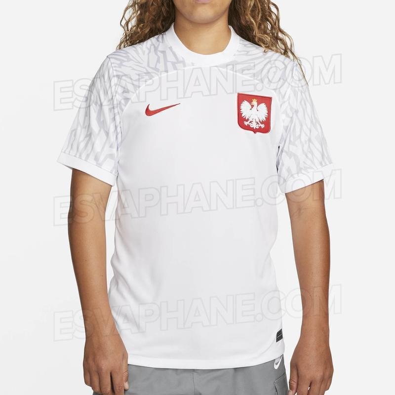 A provvel camisa I da Polnia para Copa do Mundo foi desenvolvida pela Nike e divulgada de forma antecipada pelo portal Esvaphane