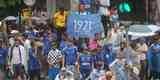 De Confins, jogadores do Cruzeiro hexacampeões da Copa do Brasil saíram em carro aberto pelas ruas de Belo Horizonte. No Centro da capital, milhares de pessoas aguardavam os jogadores para a festa.