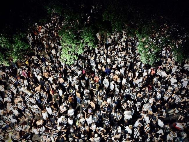 Praa Sete, no Centro de BH, tomada por atleticanos na festa do ttulo brasileiro
