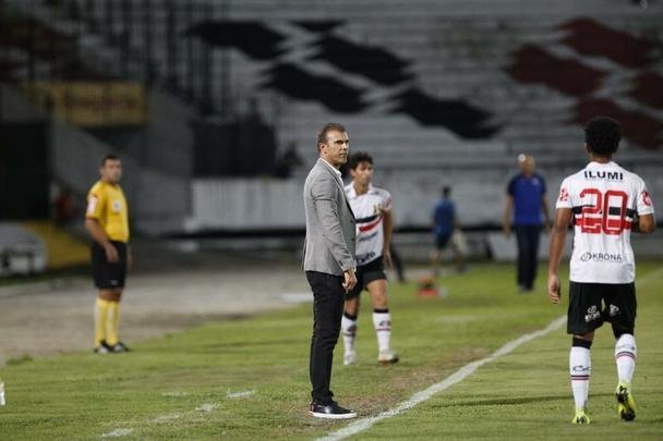 Equipes se enfrentaram no estdio do Arruda pela nona rodada da Srie C.