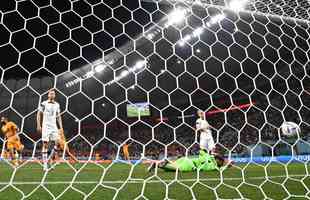 Lances do jogo entre Holanda e Estados Unidos pelas oitavas de final da Copa do Mundo.