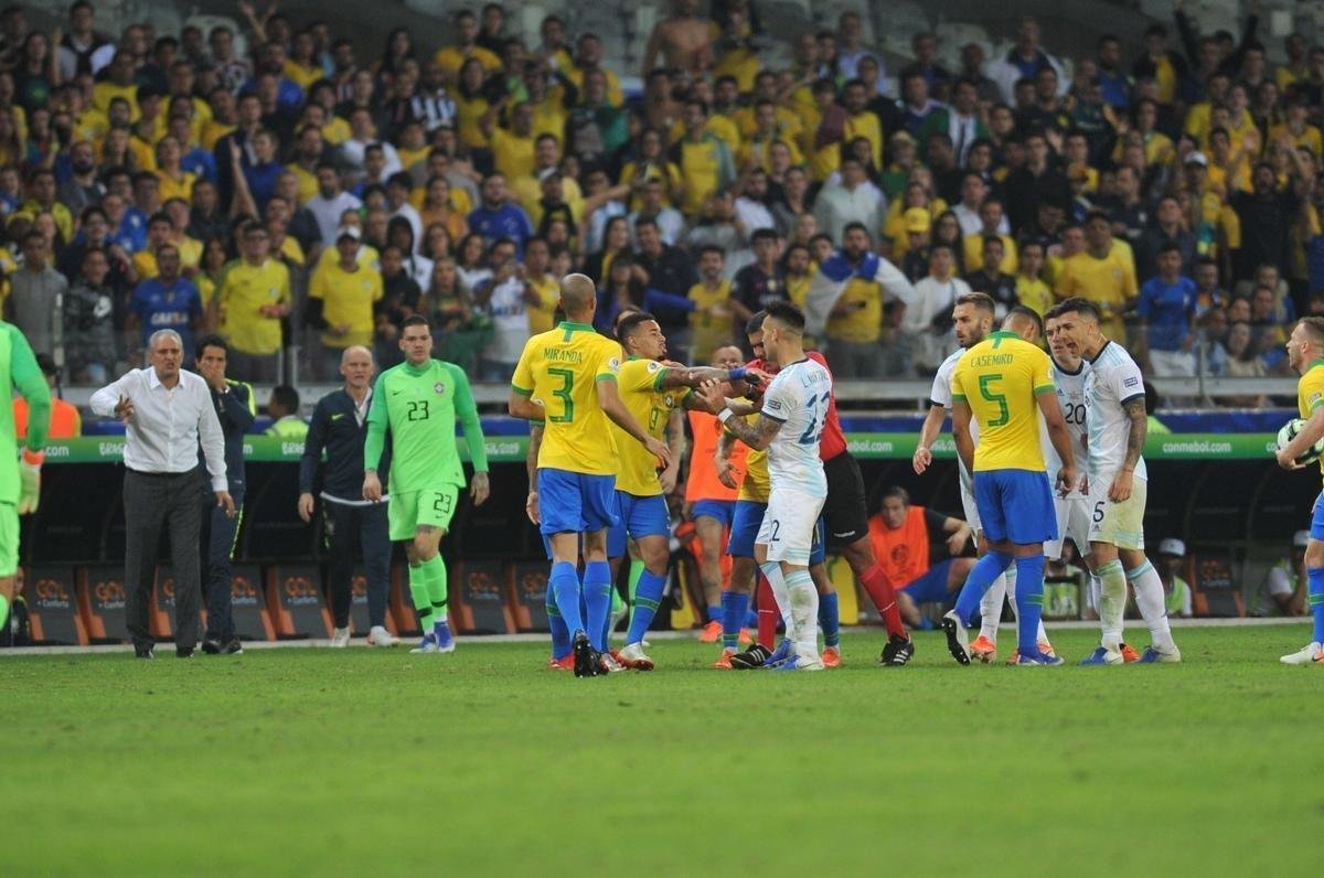 Fotos da vitria do Brasil sobre a Argentina, por 2 a 0, no Mineiro, pela semifinal da Copa Amrica; Gabriel Jesus e Firmino marcaram os gols da seleo em BH