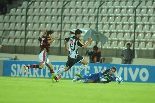 Pelo Brasileiro de 2010, na Arena do Jacar, o Atltico goleou Flamengo por 4 a 1. Os tentos foram marcados por Renan Oliveira, duas vezes, Diego Tardelli e Obina.