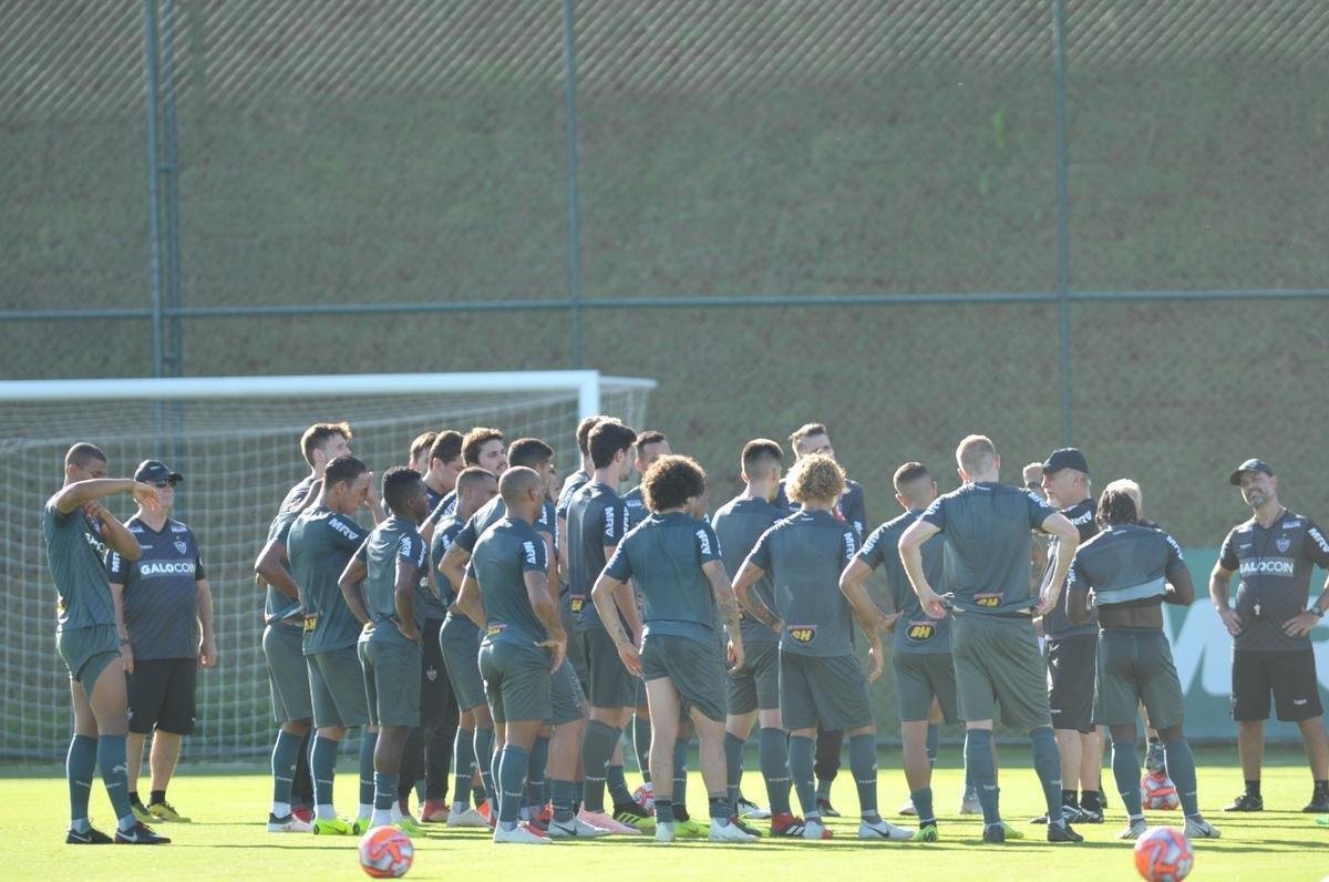 No dia da apresentao de Rver, outro zagueiro tambm chamou ateno: Igor Rabello, que foi a campo pela primeira vez