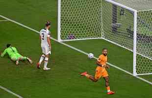 Lances do jogo entre Holanda e Estados Unidos pelas oitavas de final da Copa do Mundo.