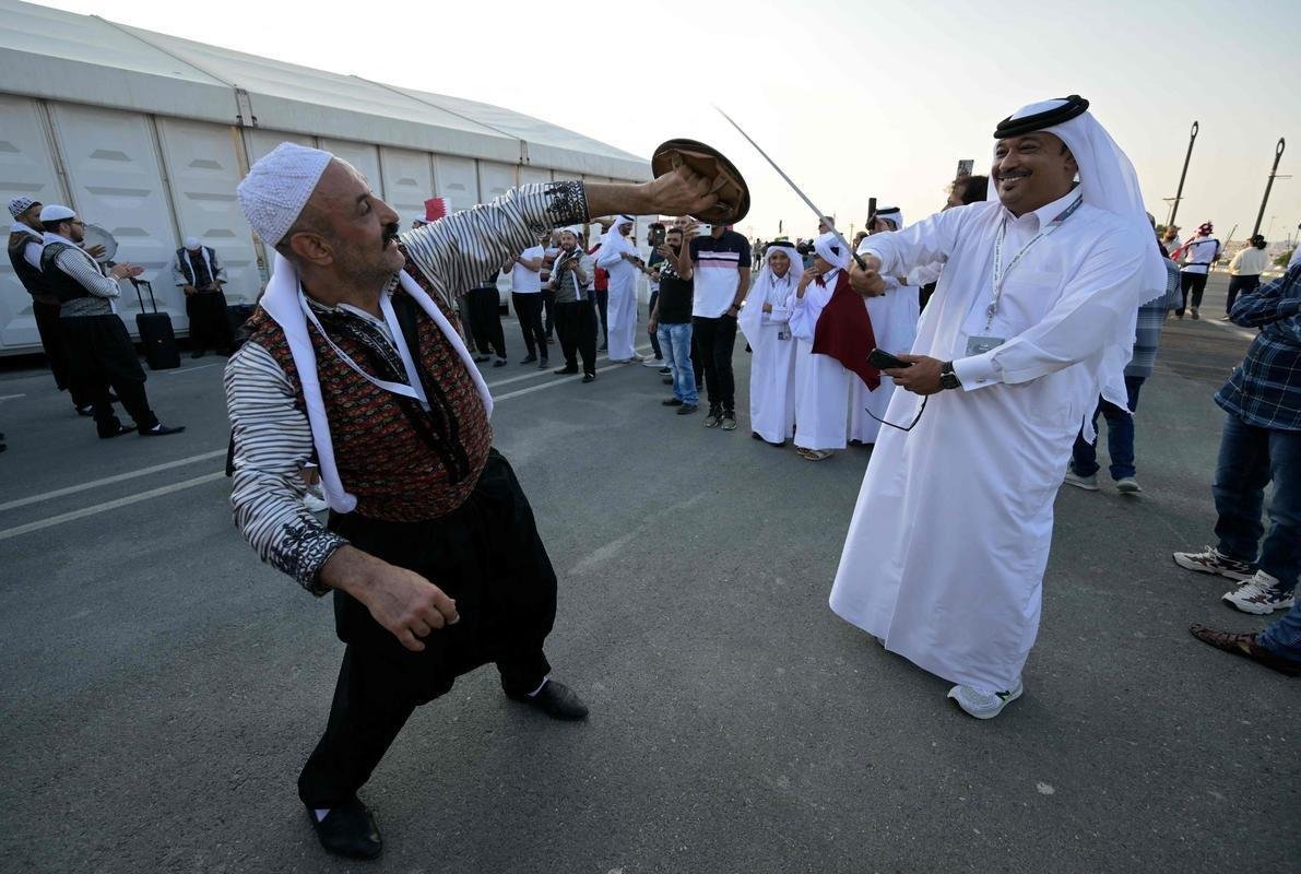 Torcedores do Catar no jogo de abertura da Copa do Mundo