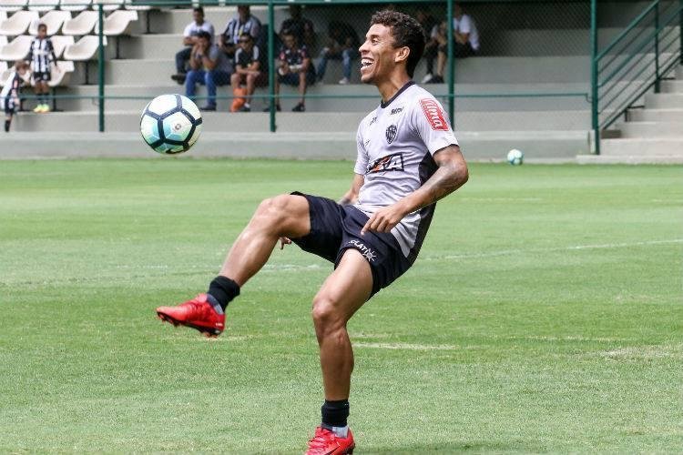 Marcos Rocha - o Atltico renovou o contrato do lateral-direito at o fim de 2019 e emprestou o jogador para o Palmeiras em troca de Rger Guedes. A troca vai durar por uma temporada