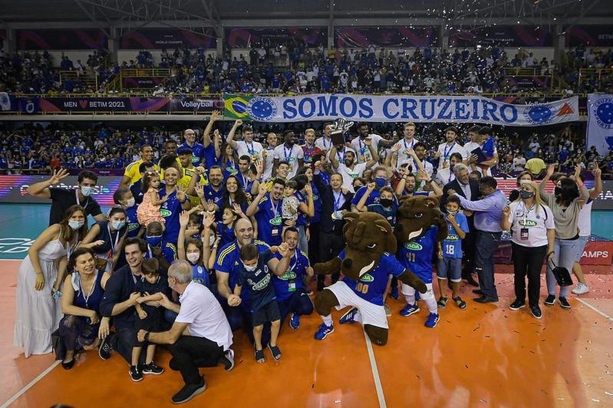 Fotos da festa do Cruzeiro com a vitria sobre o Civitanova e a conquista do tetracampeonato mundial de vlei, em Betim