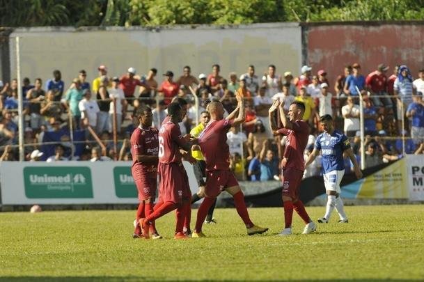 Cruzeiro abriu 2 a 1 no primeiro tempo, com gols de Raniel e Robinho; Alemo descontou para o Guarani