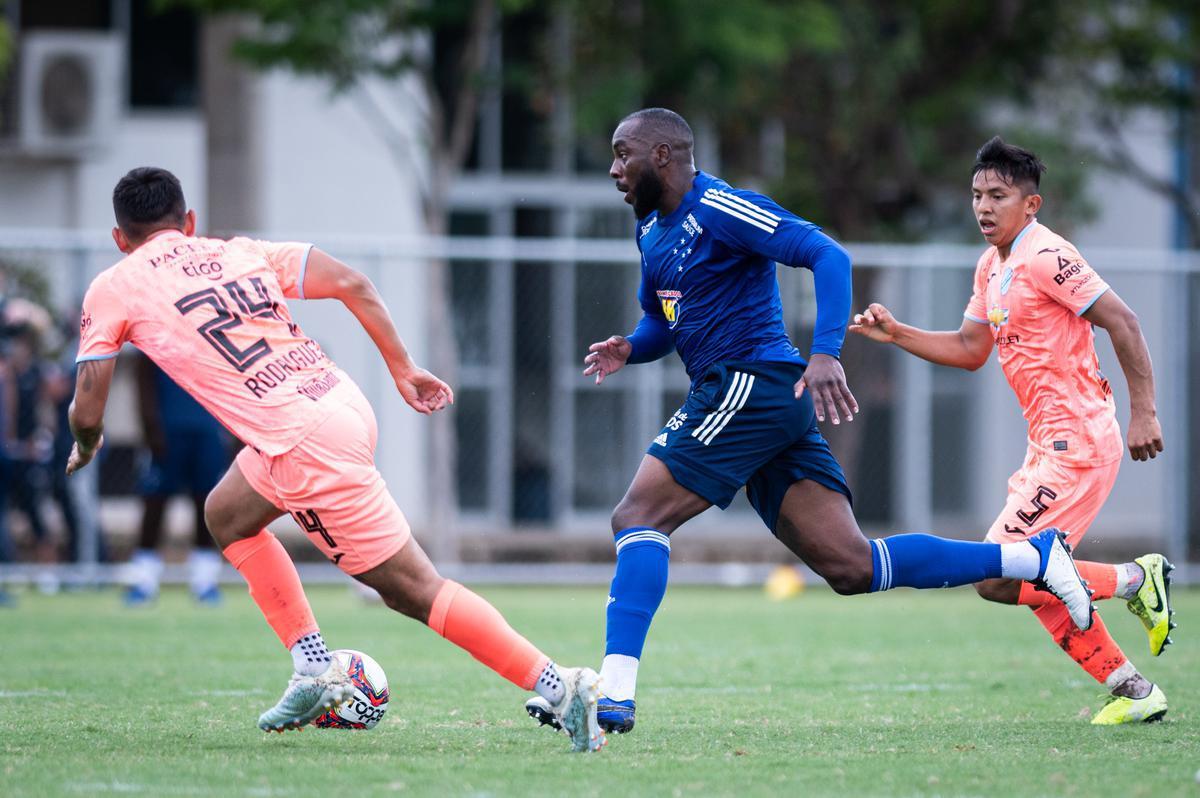 Imagens do jogo-treino entre Cruzeiro e Bolívar, neste sábado (20/2), na Toca da Raposa II. Time celeste venceu por 1 a 0