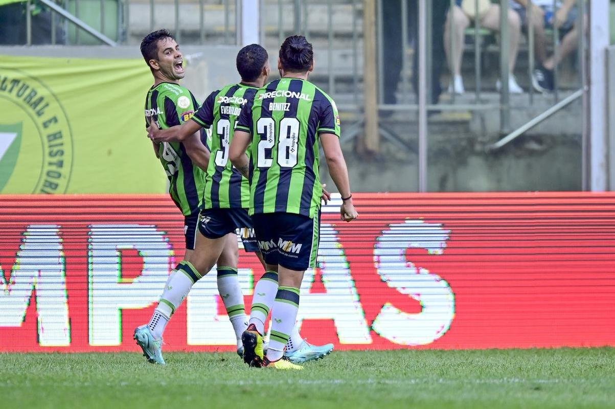 As fotos do duelo decisivo entre Amrica e Atltico, neste domingo (13/11), no Independncia, em Belo Horizonte. Partida foi vlida pela 38 rodada da Srie A do Campeonato Brasileiro.
