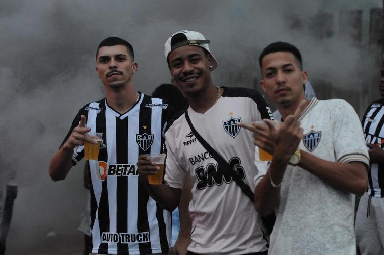 Fotos da torcida do Atltico na chegada ao Mineiro para a partida diante do Juventude pela 34 rodada do Brasileiro