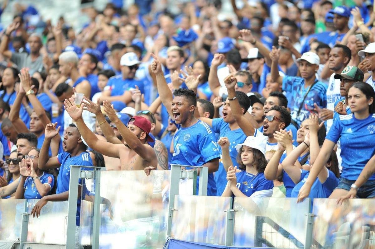 Cruzeiro 2 x 0 Athletic (22/3), no Mineiro, pelo Campeonato Mineiro - Pblico: 22.340 torcedores / Renda lquida: R$ 187.196,77