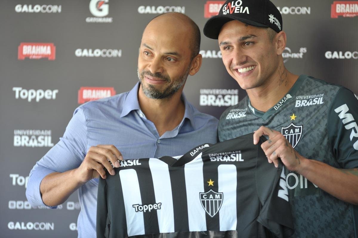 Meio-campista Vinicius, ex-Bahia, assinou contrato com o Atltico at dezembro de 2020