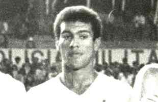 O lateral-esquerdo Ademar defendeu o Cruzeiro de 1983 a 1986. Foi campeo mineiro de 1984.
