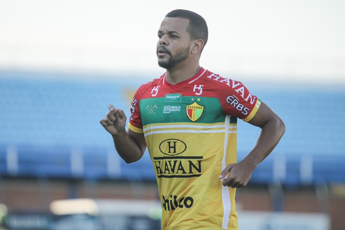 Airton (lateral-esquerdo)