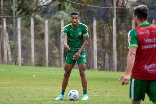 Orlando Berro precisou fazer recuperao fsica e j estreou pelo Amrica no ltimo jogo do time