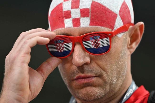 Torcida coloriu o Estdio Al Janoub, no Catar, para acompanhar a partida entre Japo e Crocia, pelas oitavas de final