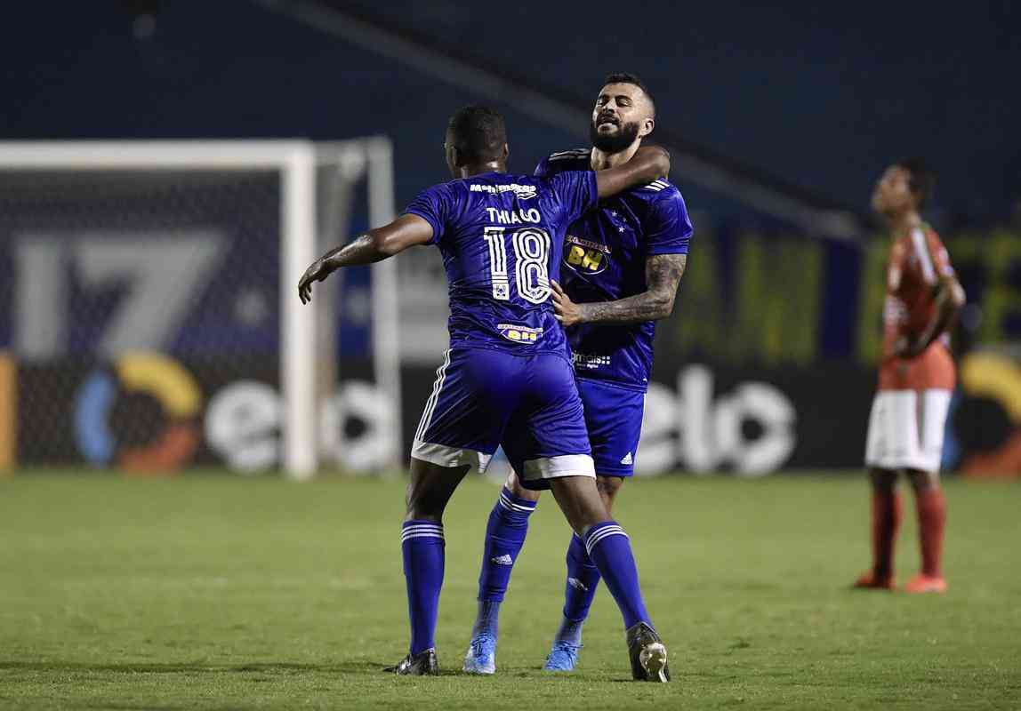 Depois de empatar por 1 a 1 com o Boa, em jogo nico da segunda fase da Copa do Brasil, o Cruzeiro venceu nos pnaltis por 5 a 4 e avanou na competio. Partida foi realizada no Estdio Melo, em Varginha, na Regio Sul de Minas.
