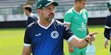 Enderson Moreira foi contratado pelo Gois para substituir Thiago Larghi, mas durou apenas dez jogos no comando da equipe. Foram trs empates e sete derrotas. Ele foi demitido em 17 de novembro.