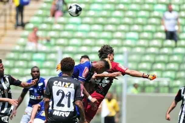 Imagens de lances do clssico mineiro realizado neste domingo, no Horto