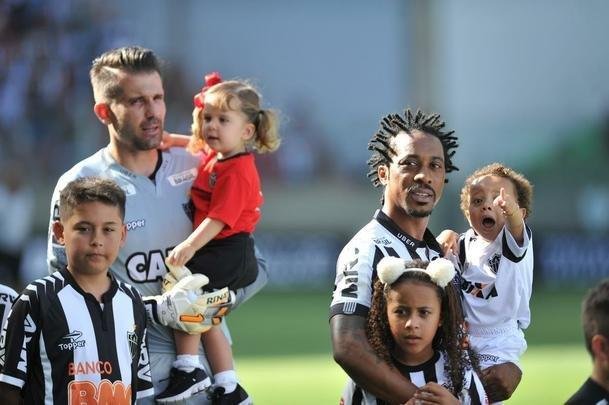 Imagens do duelo entre Atltico e Democrata-GV, no Independncia, pelo Campeonato Mineiro