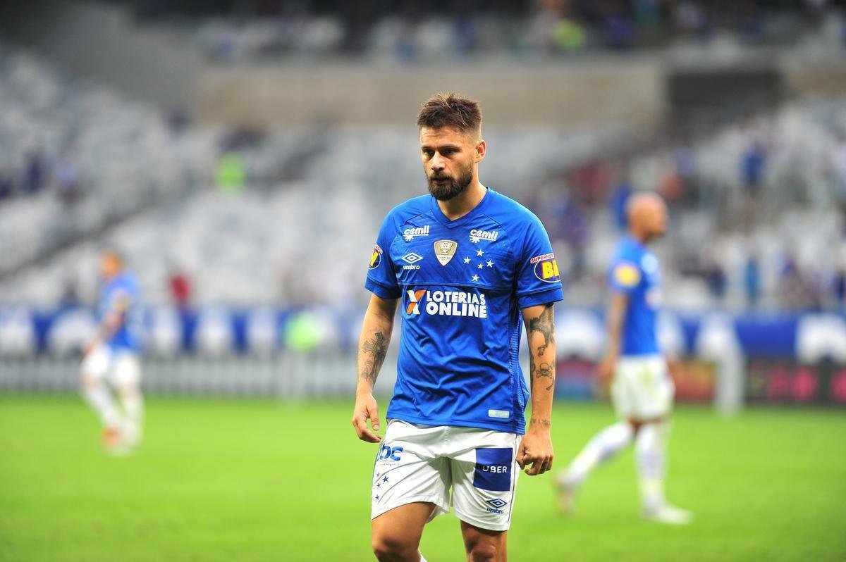 Sobis, de 35 anos, volta ao Cruzeiro a pedido de Felipão. Treinador acredita que o time precisa de mais jogadores experientes para disputar a Série B.