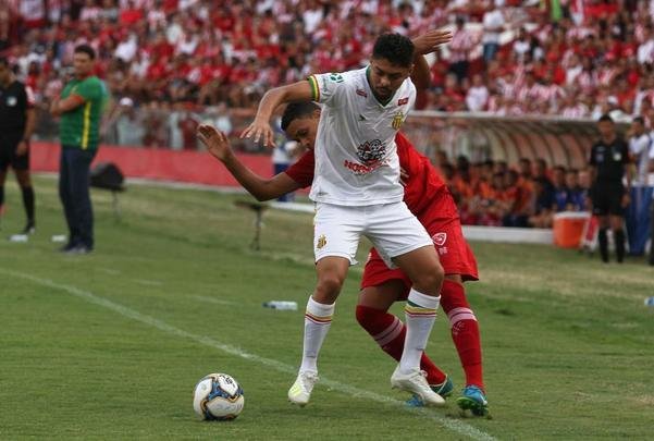 Náutico e Sampaio Corrêa iniciaram a decisão da Série C neste domingo