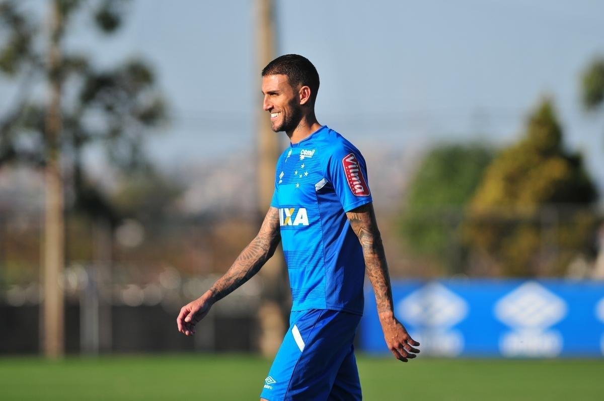 Imagens do treino do Cruzeiro desta quinta-feira, na Toca da Raposa II (Alexandre Guzanshe/EM D.A Press)