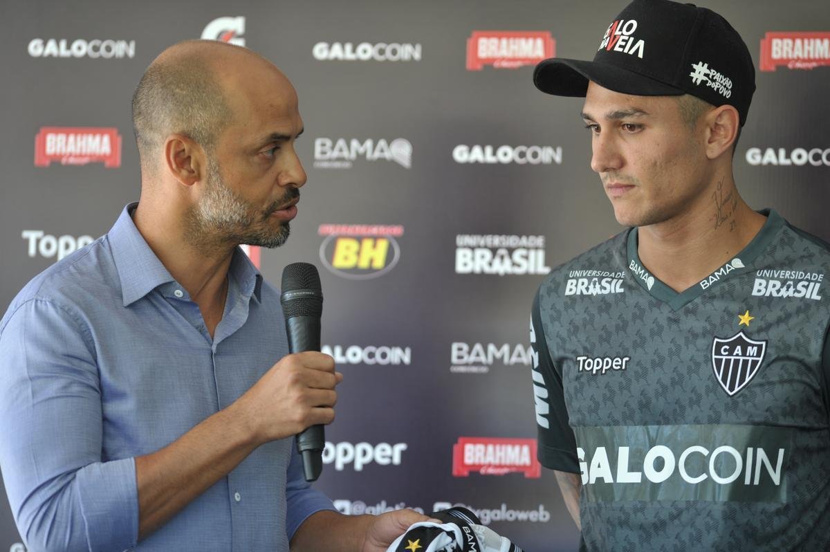 Meio-campista Vinicius, ex-Bahia, assinou contrato com o Atltico at dezembro de 2020