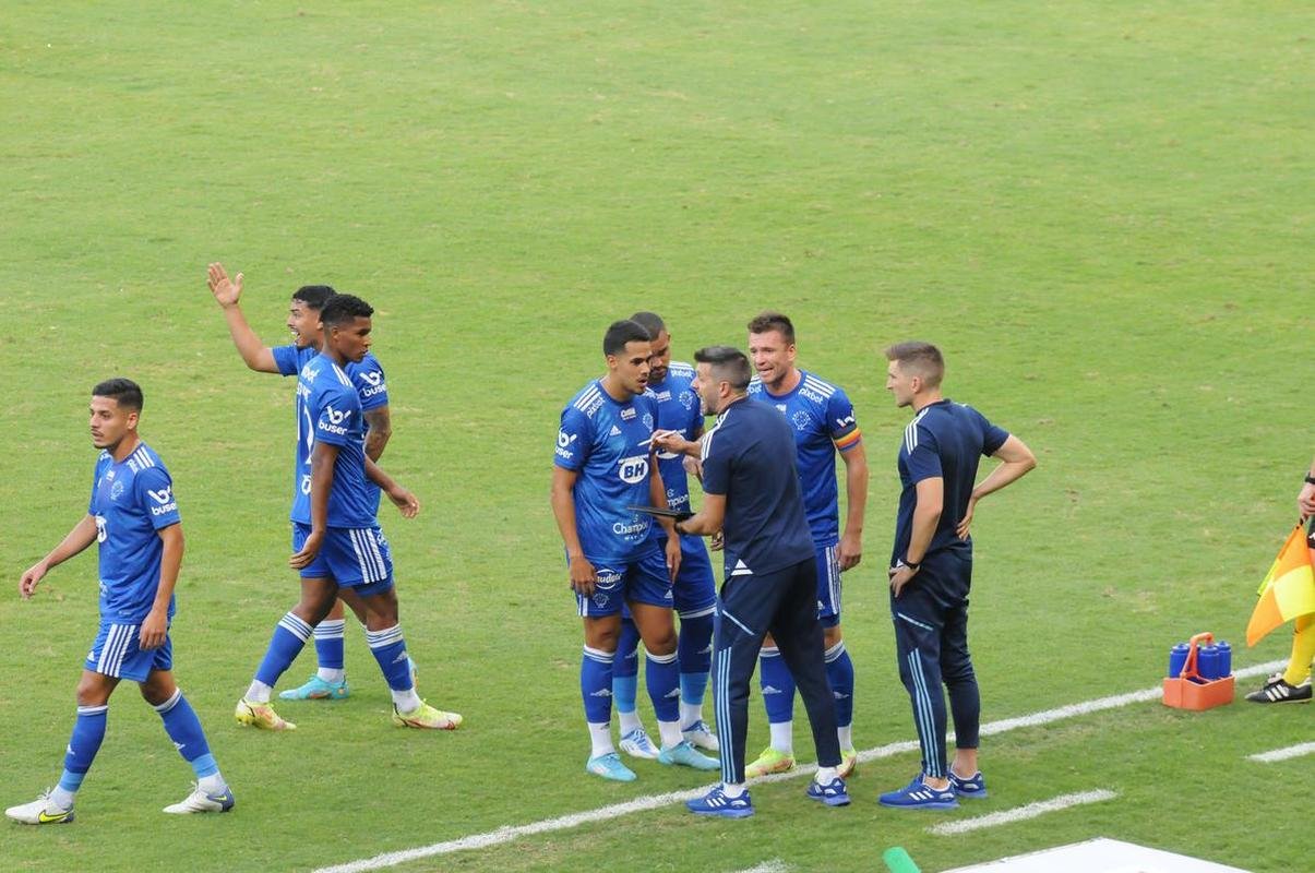 Fotos do jogo entre Cruzeiro e Ponte Preta, no Mineiro, em Belo Horizonte, pela 13 rodada da Srie B do Brasileiro