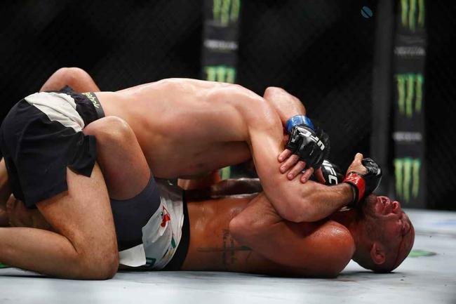 Spider voltou ao UFC com rev�s. Brasileiro chegou a derrubar Bisping, achou que tinha vencido por nocaute, mas acabou perdendo luta por pontos 