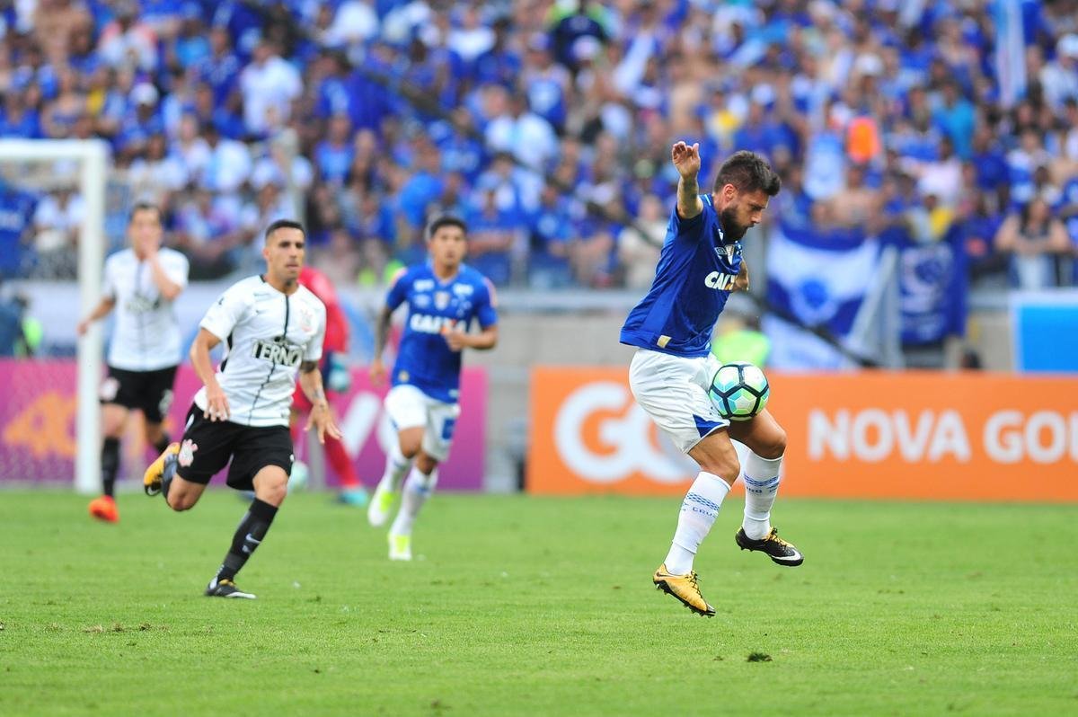 Rafinha, para o Cruzeiro, e Clayson, para o Corinthians, marcaram os gols da partida