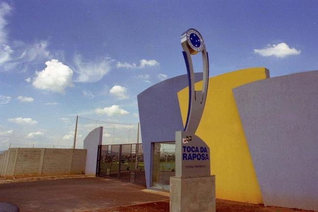 Fotos da Toca da Raposa II em 2003, um ano aps sua inaugurao, perodo em que era referncia no Brasil em centros de treinamento