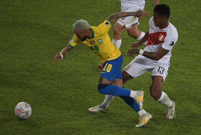 Brasil e Peru se enfrentaram pela segunda rodada do Grupo B da Copa Amrica