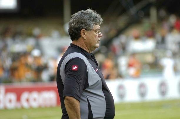 De volta, Geninho comandou o Atltico em trs partidas contra o Cruzeiro na temporada 2008. Foram duas derrotas e um empate.