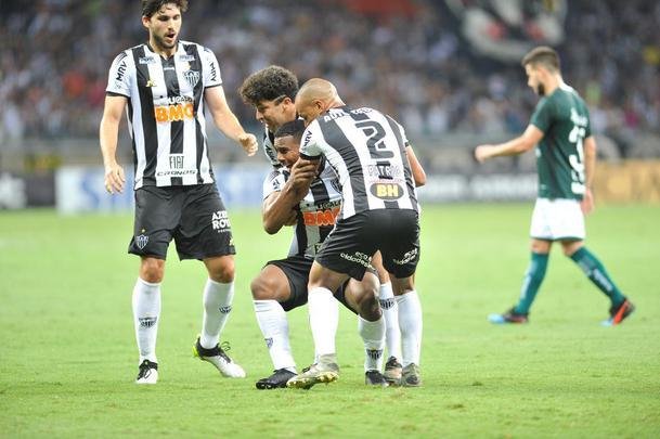 Marquinhos abriu o placar para o Atltico sobre o Gois com chute cruzado