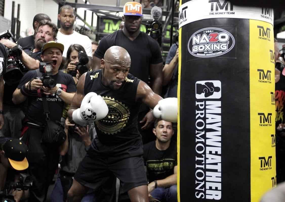 Em preparao para superluta contra Conor McGregor, em 26 de agosto, Floyd Mayweather recebe imprensa em treino aberto em Las Vegas 